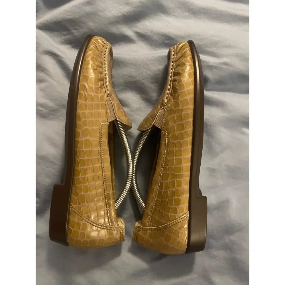 SAS Beige Croc-Embossed Leather Loafers‎ Size 8N Comfort Foot Bed USA